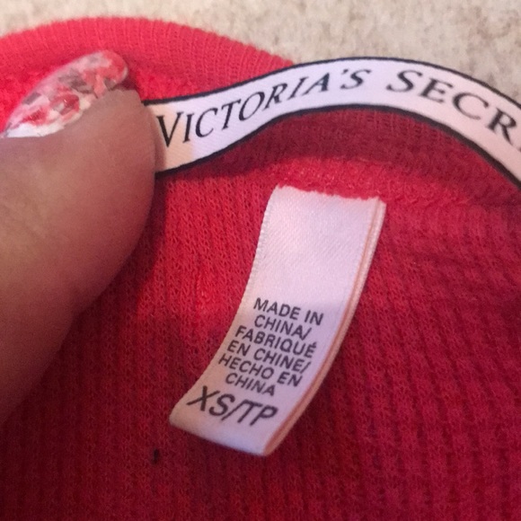 Victoria secret thermal pagans never worn red top with multi colored pants - Picture 2 of 4
